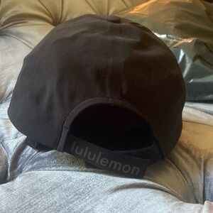 nwot Lululemon fast and free running hat with Velcro and reflective lettering